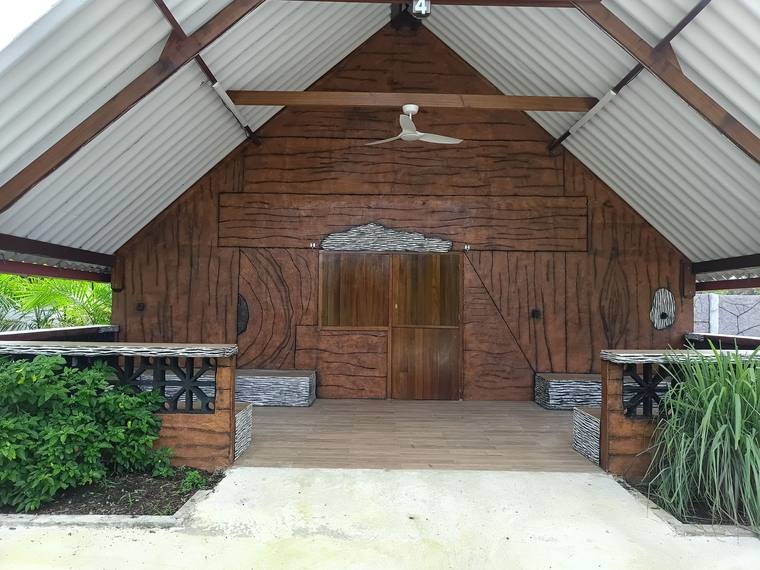 Le grand carbet en bois